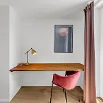 Haus Am Seeufer Mit Badestelle In 200m, Grosse Sonnenterrasse, Umzaeunter Garten, Hunde Willkommen * Райнсберг