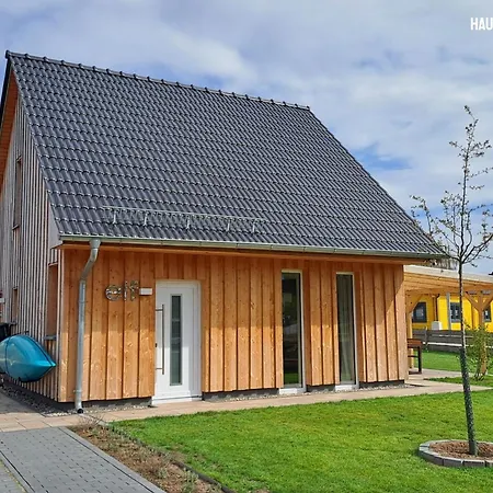 Haus Am Seeufer Mit Badestelle In 200m, Grosse Sonnenterrasse, Umzaeunter Garten, Hunde Willkommen 라인스베르크