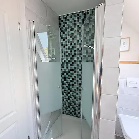 Haus Am Seeufer Mit Badestelle In 200m, Grosse Sonnenterrasse, Umzaeunter Garten, Hunde Willkommen