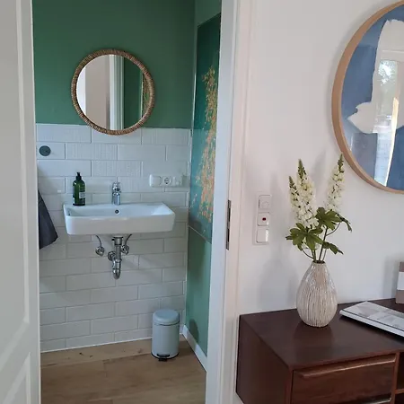 Haus Am Seeufer Mit Badestelle In 200m, Grosse Sonnenterrasse, Umzaeunter Garten, Hunde Willkommen *