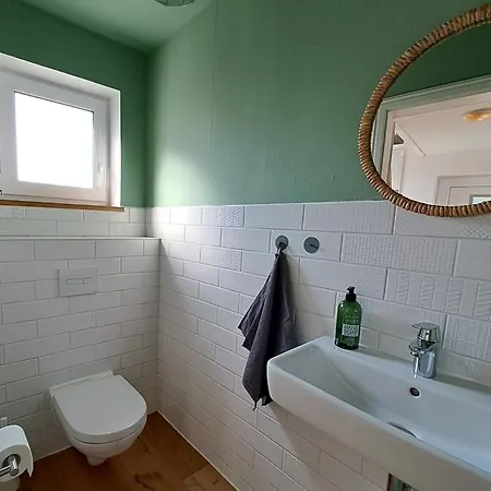 Haus Am Seeufer Mit Badestelle In 200m, Grosse Sonnenterrasse, Umzaeunter Garten, Hunde Willkommen 라인스베르크