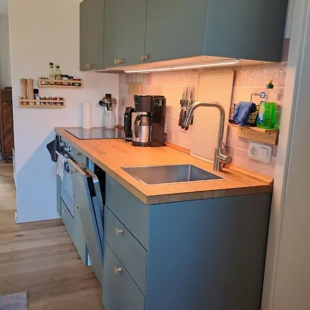 Haus Am Seeufer Mit Badestelle In 200m, Grosse Sonnenterrasse, Umzaeunter Garten, Hunde Willkommen 아파트