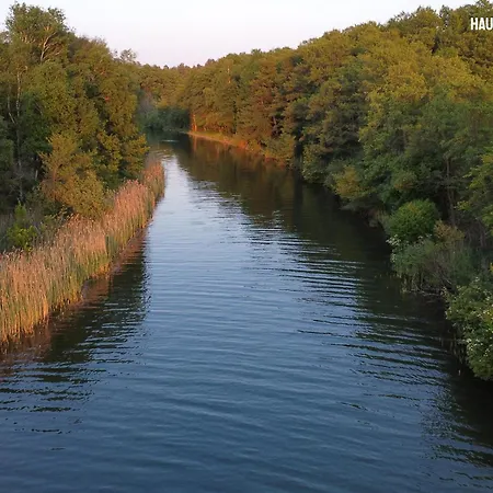Haus Am Seeufer Mit Badestelle In 200m, Grosse Sonnenterrasse, Umzaeunter Garten, Hunde Willkommen *