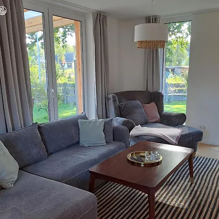 Haus Am Seeufer Mit Badestelle In 200m, Grosse Sonnenterrasse, Umzaeunter Garten, Hunde Willkommen Rheinsberg