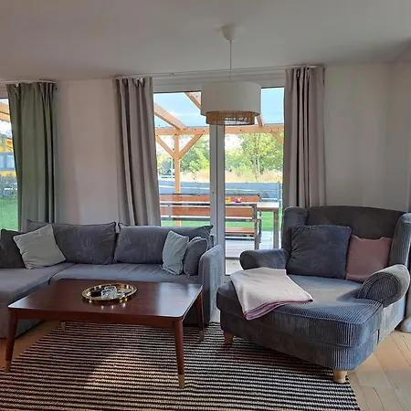 Haus Am Seeufer Mit Badestelle In 200m, Grosse Sonnenterrasse, Umzaeunter Garten, Hunde Willkommen