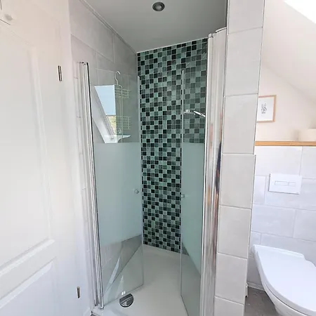 Haus Am Seeufer Mit Badestelle In 200m, Grosse Sonnenterrasse, Umzaeunter Garten, Hunde Willkommen Appartement