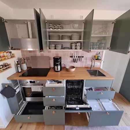 Appartement Haus Am Seeufer Mit Badestelle In 200m, Grosse Sonnenterrasse, Umzaeunter Garten, Hunde Willkommen *