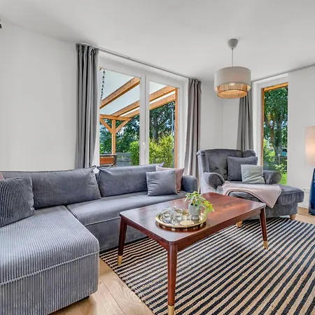 Haus Am Seeufer Mit Badestelle In 200m, Grosse Sonnenterrasse, Umzaeunter Garten, Hunde Willkommen *