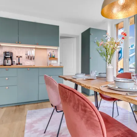 Haus Am Seeufer Mit Badestelle In 200m, Grosse Sonnenterrasse, Umzaeunter Garten, Hunde Willkommen