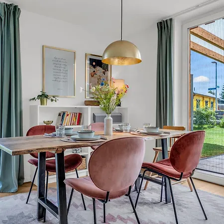 Haus Am Seeufer Mit Badestelle In 200m, Grosse Sonnenterrasse, Umzaeunter Garten, Hunde Willkommen Appartement