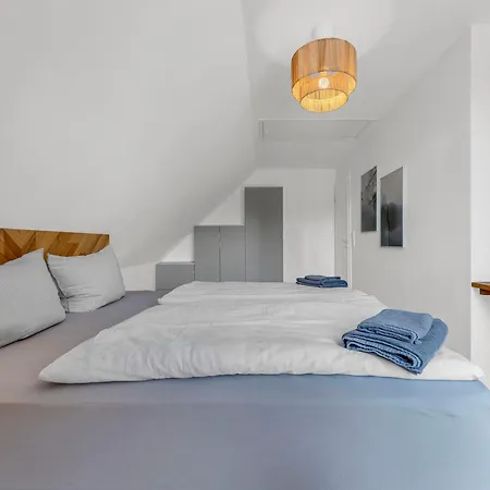 Haus Am Seeufer Mit Badestelle In 200m, Grosse Sonnenterrasse, Umzaeunter Garten, Hunde Willkommen Appartement