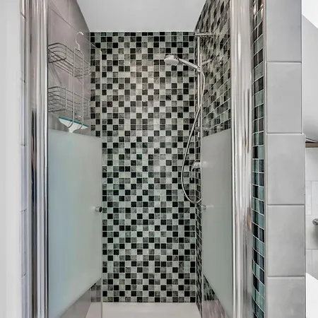 Apartment Haus Am Seeufer Mit Badestelle In 200m, Grosse Sonnenterrasse, Umzaeunter Garten, Hunde Willkommen *