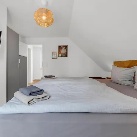 Haus Am Seeufer Mit Badestelle In 200m, Grosse Sonnenterrasse, Umzaeunter Garten, Hunde Willkommen Rheinsberg