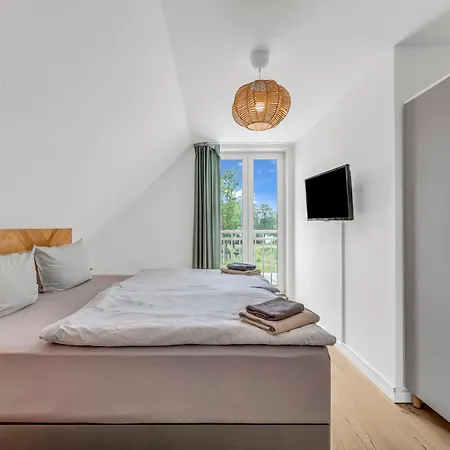 Haus Am Seeufer Mit Badestelle In 200m, Grosse Sonnenterrasse, Umzaeunter Garten, Hunde Willkommen Apartment Rheinsberg