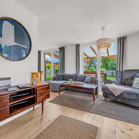 Haus Am Seeufer Mit Badestelle In 200m, Grosse Sonnenterrasse, Umzaeunter Garten, Hunde Willkommen Rheinsberg