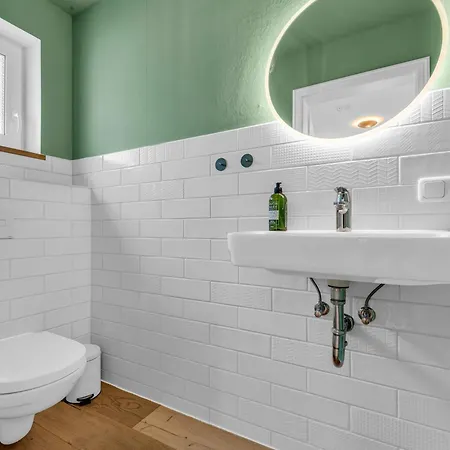 Appartement Haus Am Seeufer Mit Badestelle In 200m, Grosse Sonnenterrasse, Umzaeunter Garten, Hunde Willkommen Rheinsberg