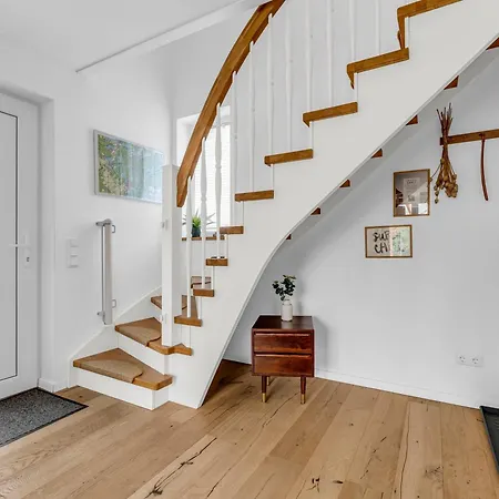 Haus Am Seeufer Mit Badestelle In 200m, Grosse Sonnenterrasse, Umzaeunter Garten, Hunde Willkommen Apartment *