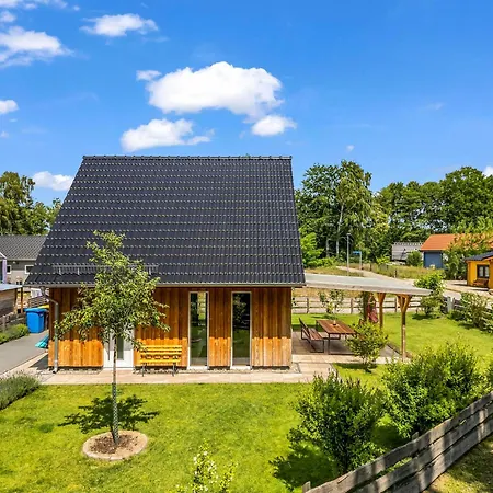 Haus Am Seeufer Mit Badestelle In 200m, Grosse Sonnenterrasse, Umzaeunter Garten, Hunde Willkommen