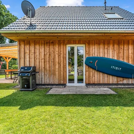 Haus Am Seeufer Mit Badestelle In 200m, Grosse Sonnenterrasse, Umzaeunter Garten, Hunde Willkommen