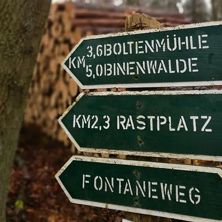 Haus Am Seeufer Mit Badestelle In 200m, Grosse Sonnenterrasse, Umzaeunter Garten, Hunde Willkommen *