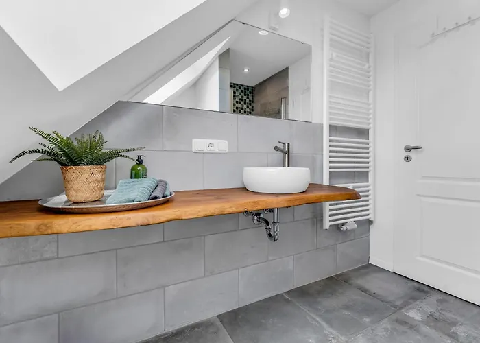 Haus Am Seeufer Mit Badestelle In 200m, Grosse Sonnenterrasse, Umzaeunter Garten, Hunde Willkommen شقة