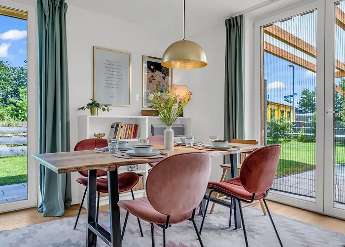 Haus Am Seeufer Mit Badestelle In 200m, Grosse Sonnenterrasse, Umzaeunter Garten, Hunde Willkommen شقة