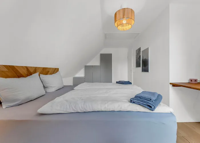 Haus Am Seeufer Mit Badestelle In 200m, Grosse Sonnenterrasse, Umzaeunter Garten, Hunde Willkommen شقة