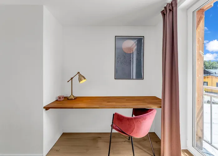 Haus Am Seeufer Mit Badestelle In 200m, Grosse Sonnenterrasse, Umzaeunter Garten, Hunde Willkommen * ラインスベルク