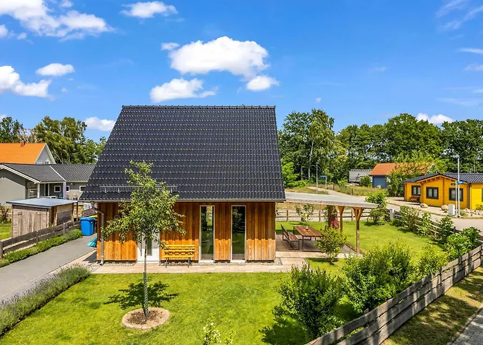 Haus Am Seeufer Mit Badestelle In 200m, Grosse Sonnenterrasse, Umzaeunter Garten, Hunde Willkommen