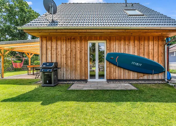 Haus Am Seeufer Mit Badestelle In 200m, Grosse Sonnenterrasse, Umzaeunter Garten, Hunde Willkommen