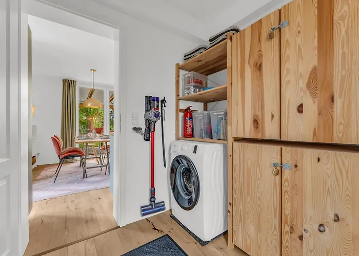 Haus Am Seeufer Mit Badestelle In 200m, Grosse Sonnenterrasse, Umzaeunter Garten, Hunde Willkommen *